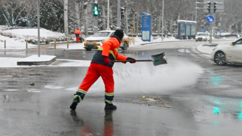 铲冰除雪保畅通!昌平持续行动—— 铲冰除雪保畅通!昌平持续行动——