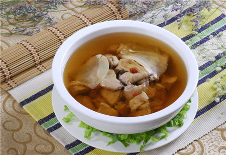 天麻炖鸭子的食疗功效 挑选好食材功效加倍