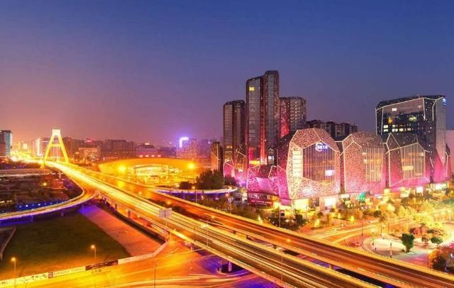 成都将力压南京,成为中国第五大城市,成都到底