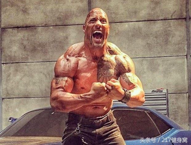 巨石强森的健身教练说巨石训练时间太久,然后