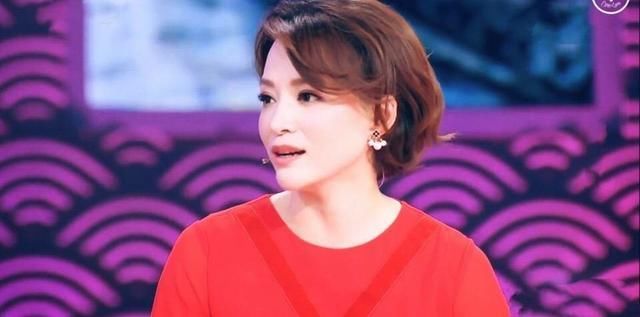 韩红批董卿:外行看热闹,不懂不要说话!网友:太