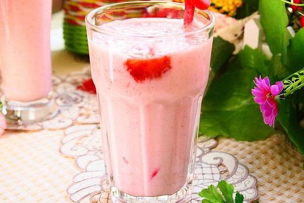 辅料花椒粉,食用油,盐 做法步骤 1.面粉加温水和少许油和面.