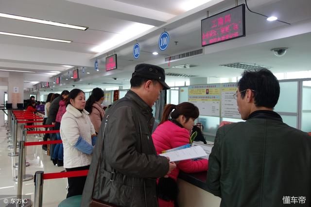 小车新车六年免检,而20年后只需要半年检一次