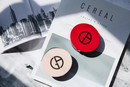 我给2个女孩做了脸型改造,她们把修图软件都删