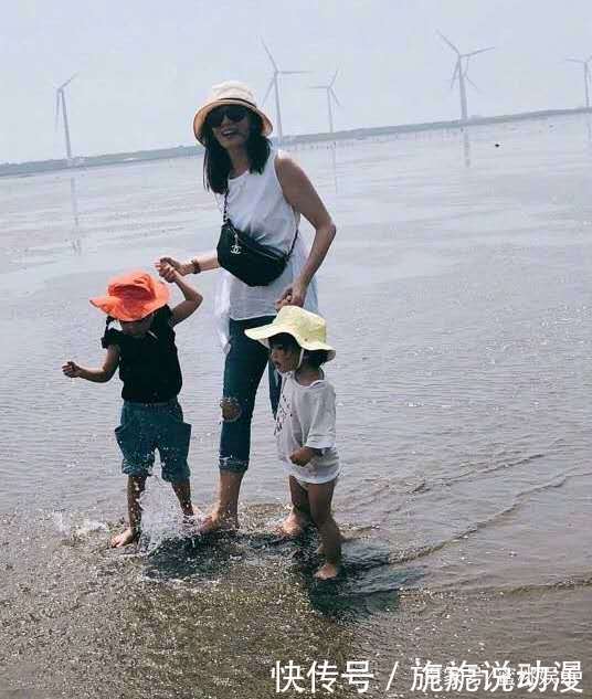 贾静雯带女儿乘坐高铁探班,修杰楷转身看到她