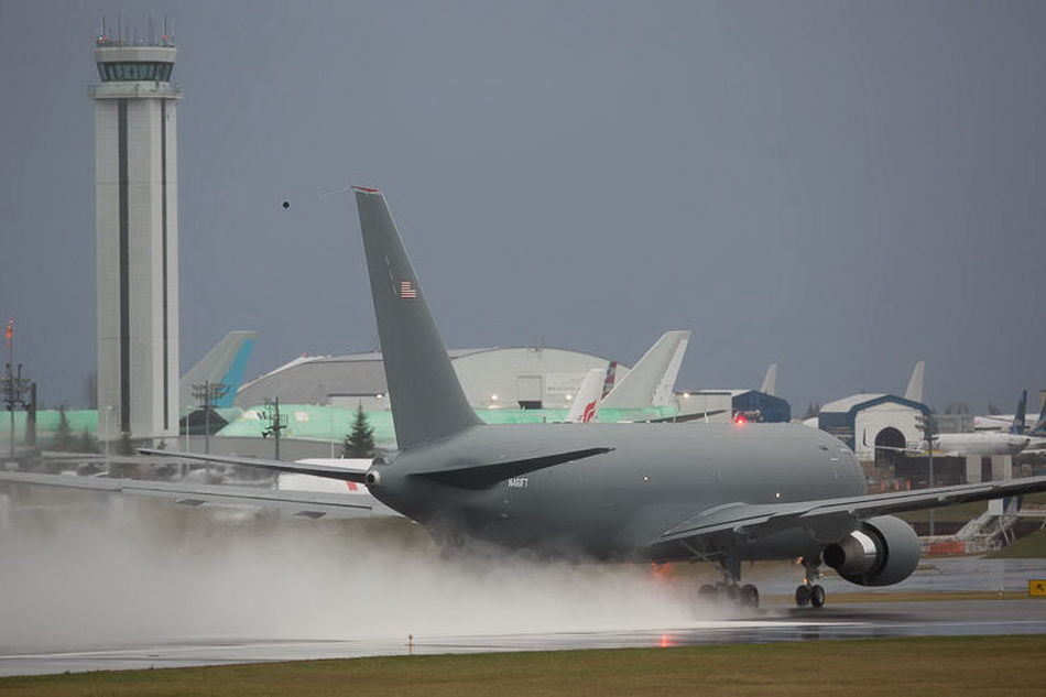 美军下一代加油机kc-46a成功首飞