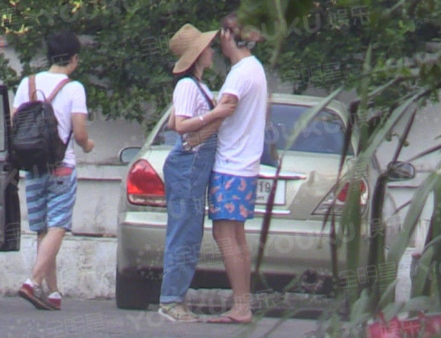 白百何出轨视频第二弹:当街搂抱亲吻上演摸臀杀