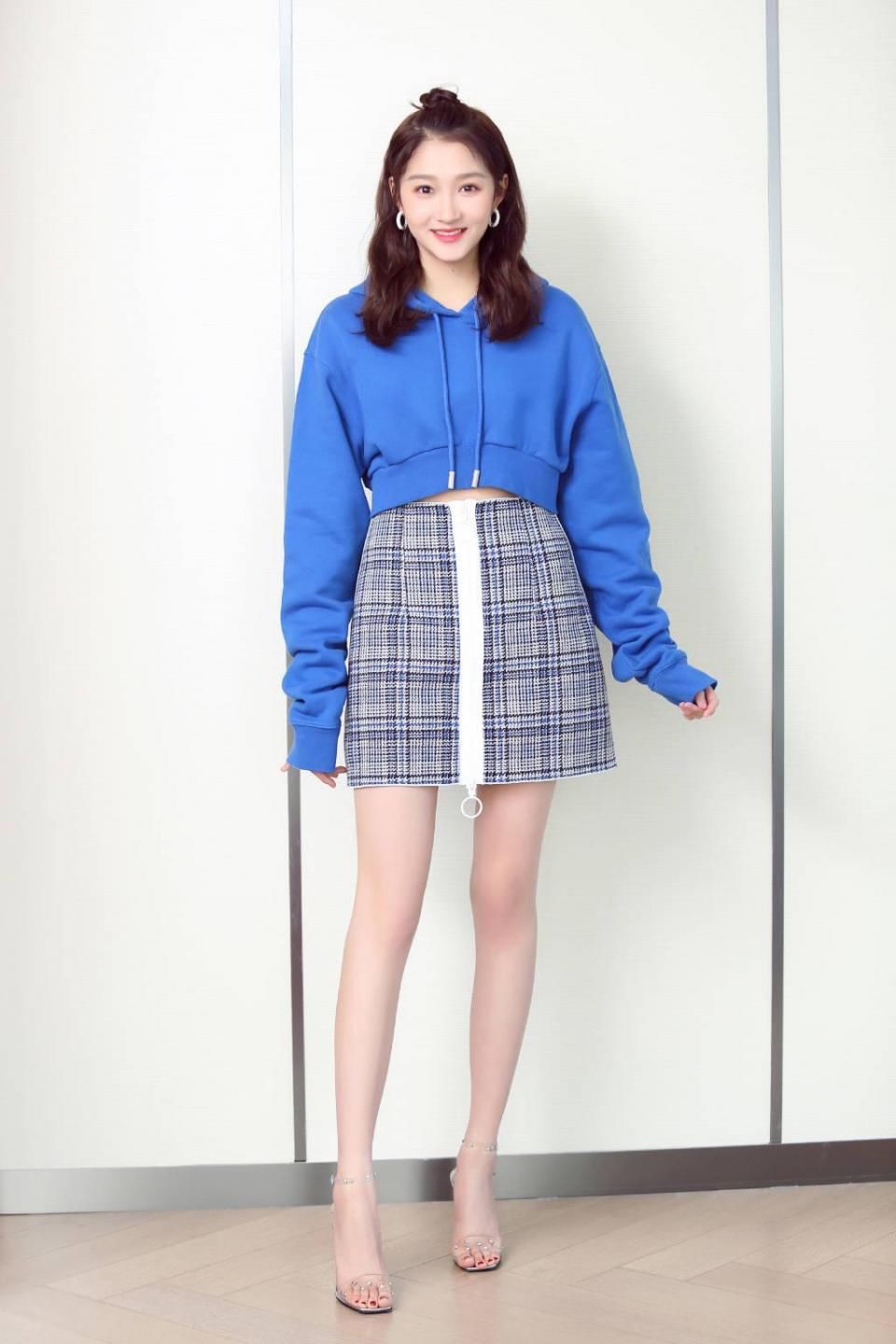 关晓彤为了鹿晗终于肯大凹造型了,网友:女神不