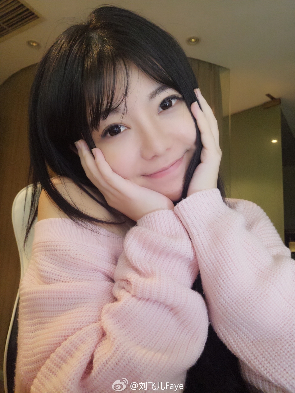 网红主播刘飞儿自曝疾病缠身被迫停播 私照曝光