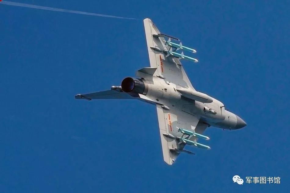 军迷哗然:法国战机和歼10C狗斗竟不落下风?实