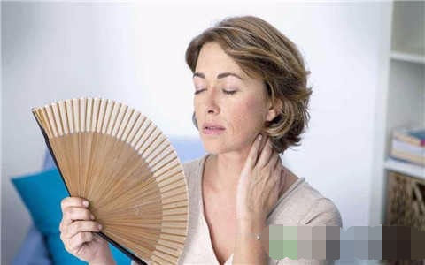 女性绝经年龄是多少才算是正常的呢 早了怕容易衰老 赶紧看看