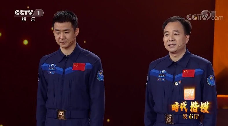 《时代楷模发布厅》中国人民解放军航天员:二十年不忘初心 承载千年飞天梦 《时代楷模发布厅》中国人民解放军航天员:二十年不忘初心 承载千年飞天梦
