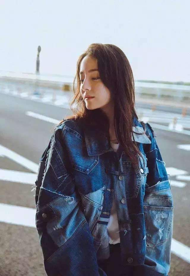 女星牛仔外套PK, 郑爽甜蜜赵丽颖清新, 热巴ba