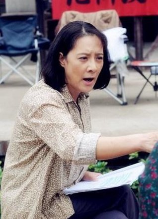 慢慢的李萍也是成为了"星妈"专业户,在《奋斗》中是王珞丹的妈,《大女