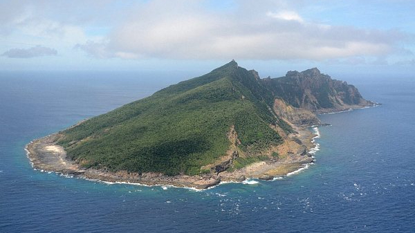 中国海警舰艇编队12月18日在我钓鱼岛领海巡航