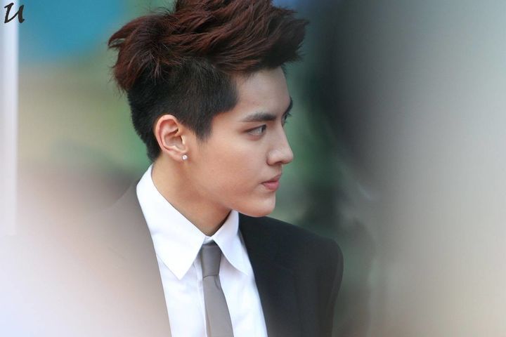 [吴亦凡][分享]170626 那年今日:霸道总裁凡帅出一种新高度