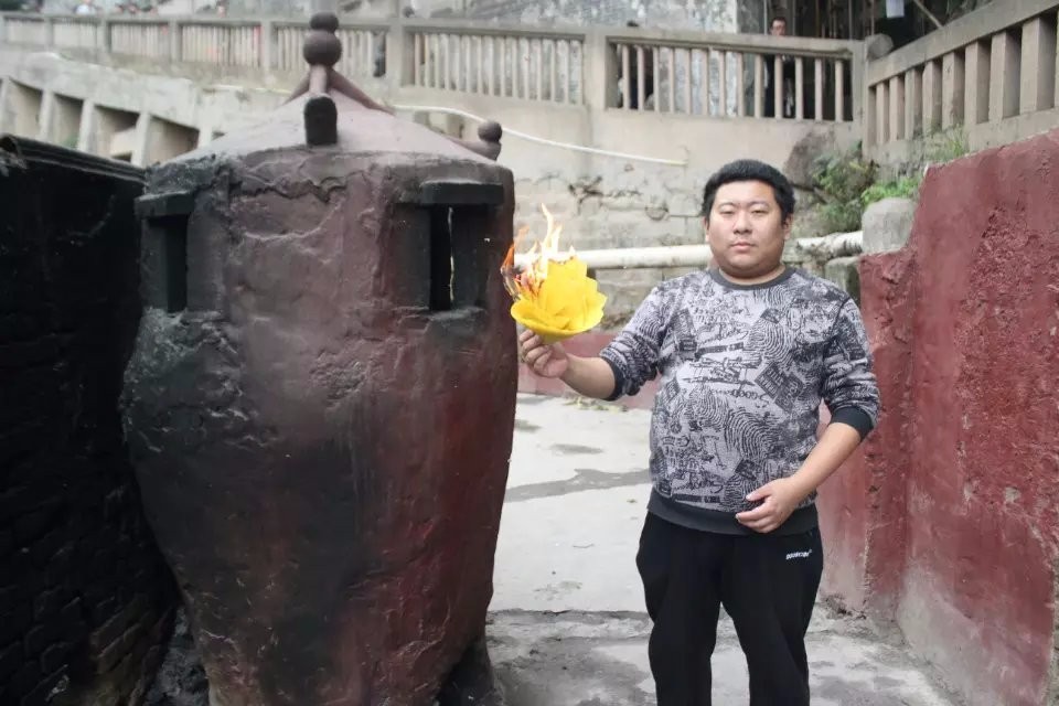 重庆80后海归博士放弃年薪千万的工作 为女友