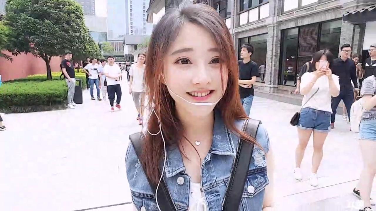 papi酱、冯提莫参加《快本》 看出网红与明星