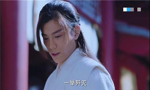 《新笑傲江湖》:蓝凤凰看上东方不败,青涩令狐