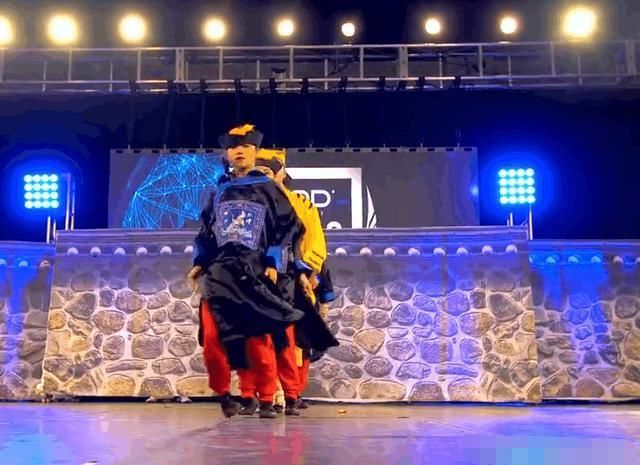 韩国人照搬林正英的僵尸道长造型跳舞,夺得世