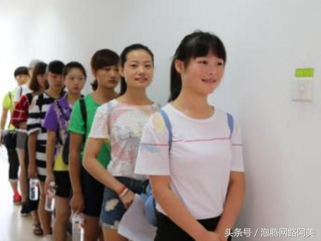 女兵的入伍前体检,比男兵检查项目多多了