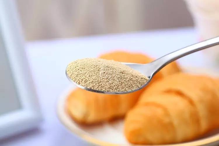 你只看到面包膨胀瞬间，却不知膨松剂的危害