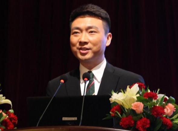 在中央电视台工作了二十年的主持人康辉,在北