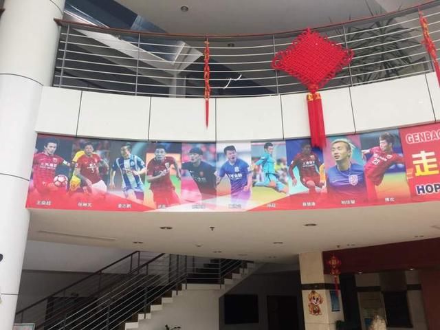 中国队终于拿足球比赛冠军了!周到君带你走进