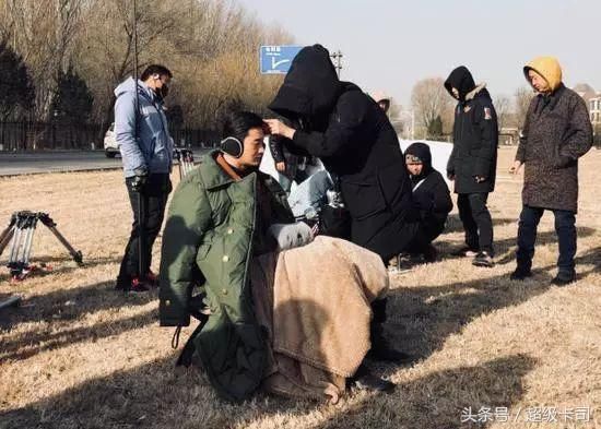 张艺兴王嘉尔杜江黄子韬告诉你,为了工作他们