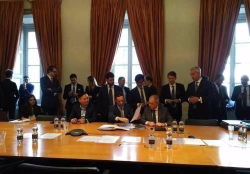 身家120亿富豪要买AC米兰!李勇鸿负债累累,将