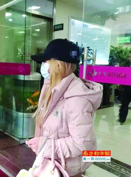 孕妇称在深圳地铁上被殴打致流产 双方达成和解 孕妇称在深圳地铁上被殴打致流产 双方达成和解