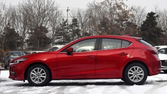 马自达也发飙了!这车内饰比轩逸好看,比卡罗拉