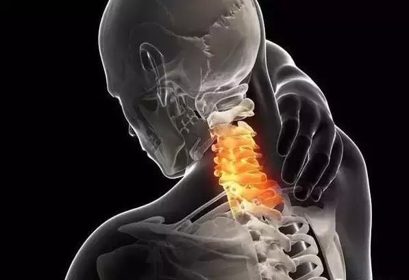 颈椎病头晕手麻不求人,自己在家也能治,两个动