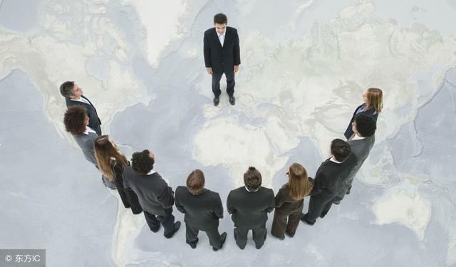 老板一般情况下不会主动给下属升职和加薪,这