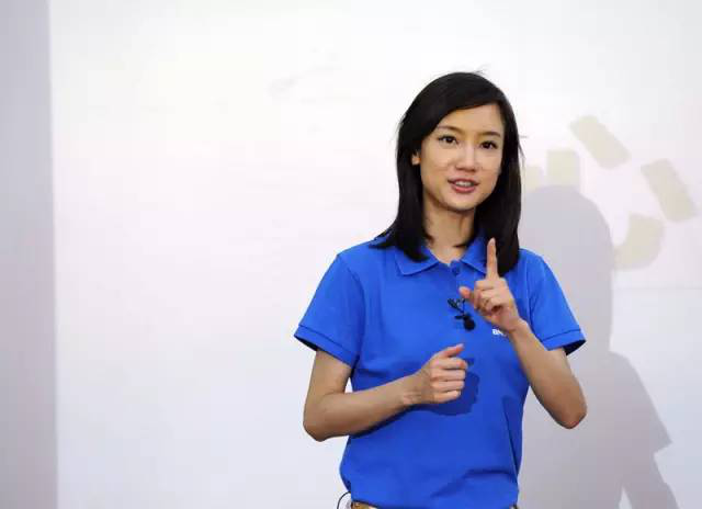 李杨薇梨花村里做评委 饺子包出状元梦