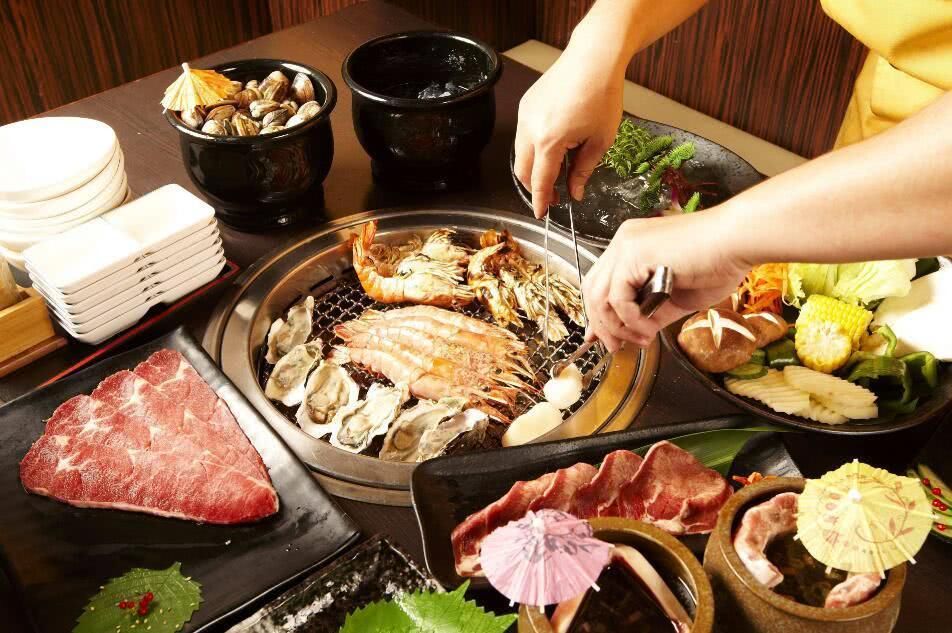 中国人去巴基斯坦旅游,吃大餐打四折,商家:因为