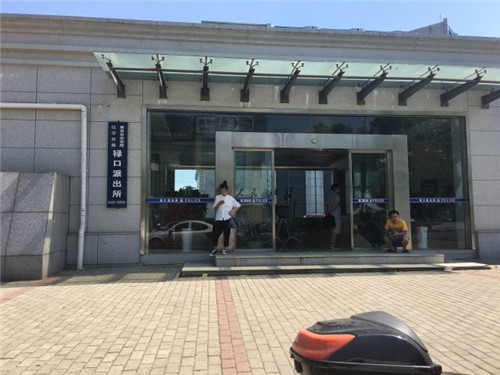 卷入家庭风波 年轻女保姆被扒光摆姿势拍裸照 卷入家庭风波 年轻女保姆被扒光摆姿势拍裸照