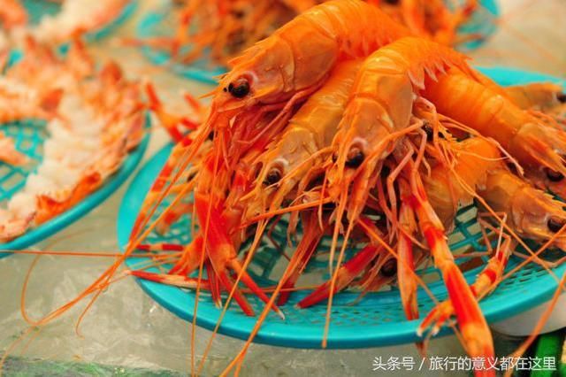 韩国菜市场的大妈这样卖虾,中国游客笑称:看 着