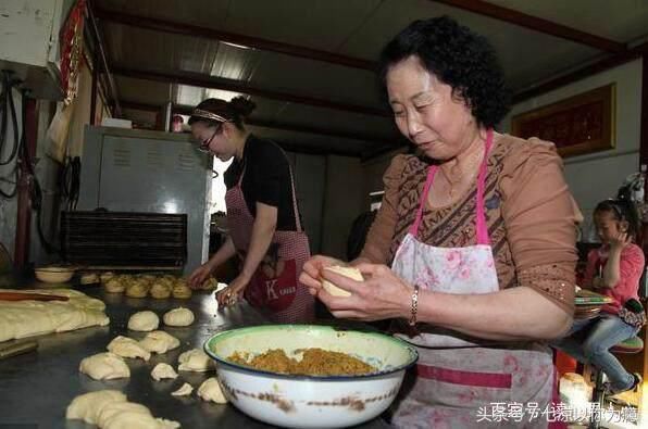 我家拆迁分3套房子,娘家母亲让我分弟弟一套,