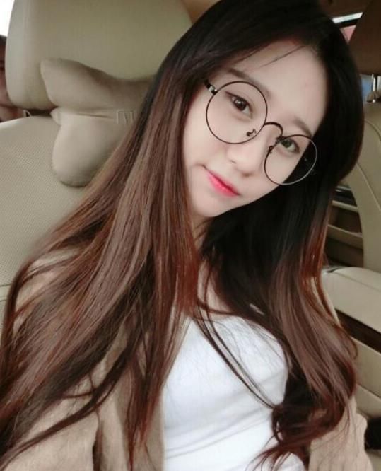 妹子 我们的口香糖怎么不一样?你的是什么牌子的
