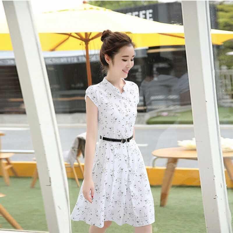 现在小姐姐真敢穿,出门逛街只穿个一字裙,美