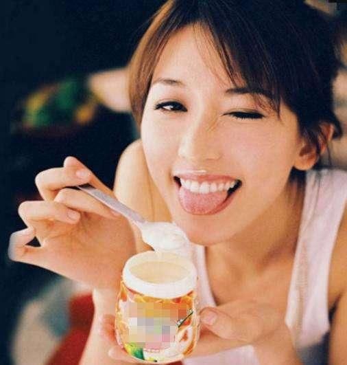 女星吐舌头:王祖贤妖娆,热巴可爱,杨幂画面尴尬