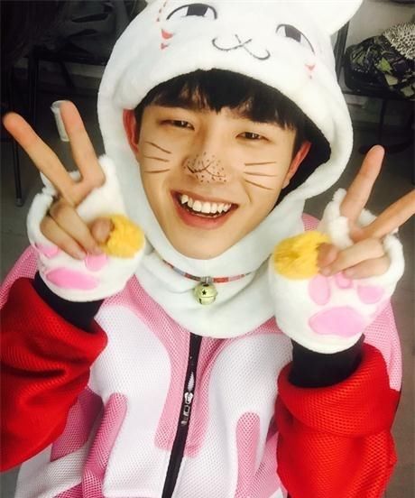 这些明星都矫正过虎牙!杨幂气质大变,杨洋青涩