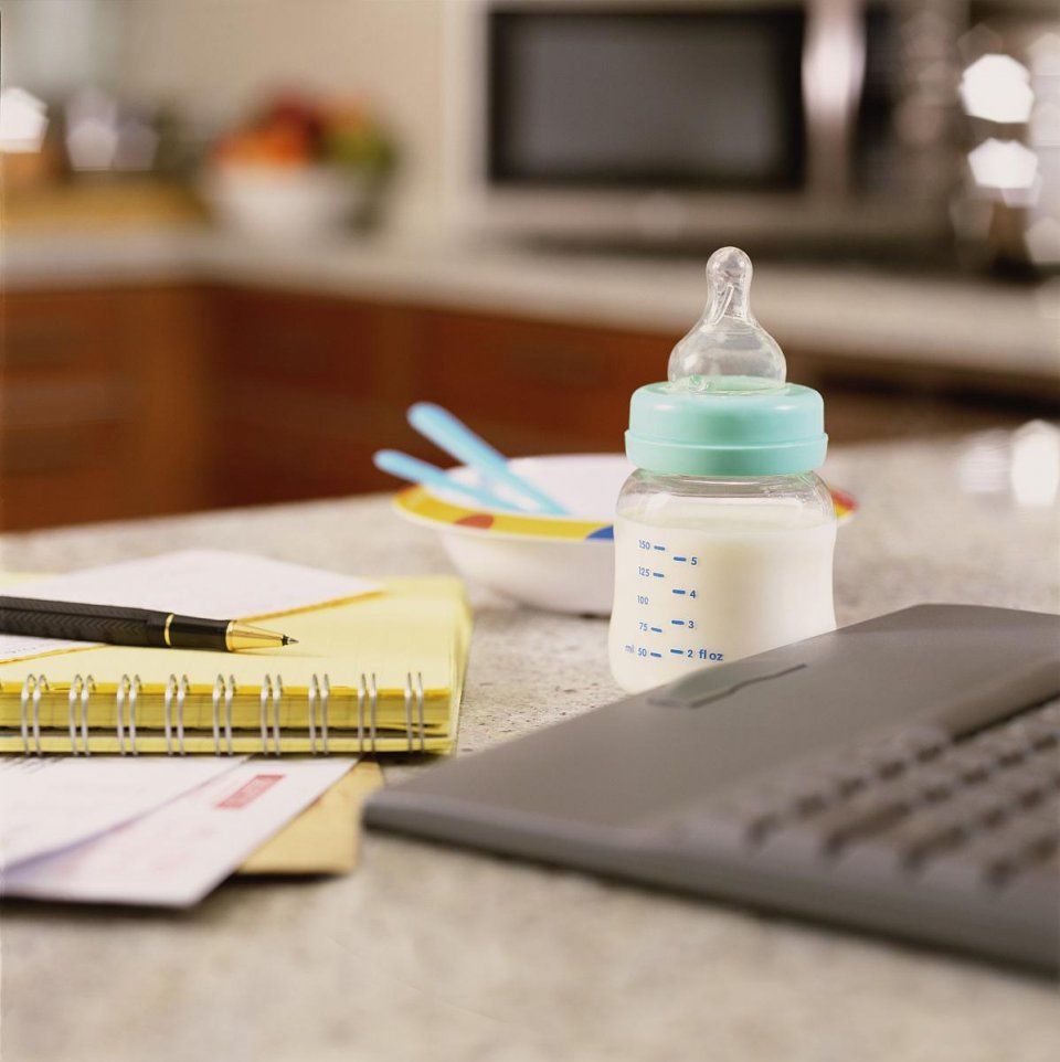 用纯氨基酸奶粉喂养,喂养期间还有反复便血,什