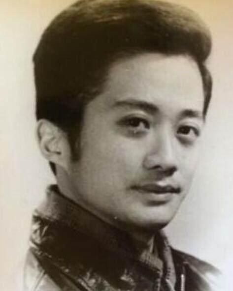 李小璐父母近照曝光 父母离婚 父亲是大导演 母