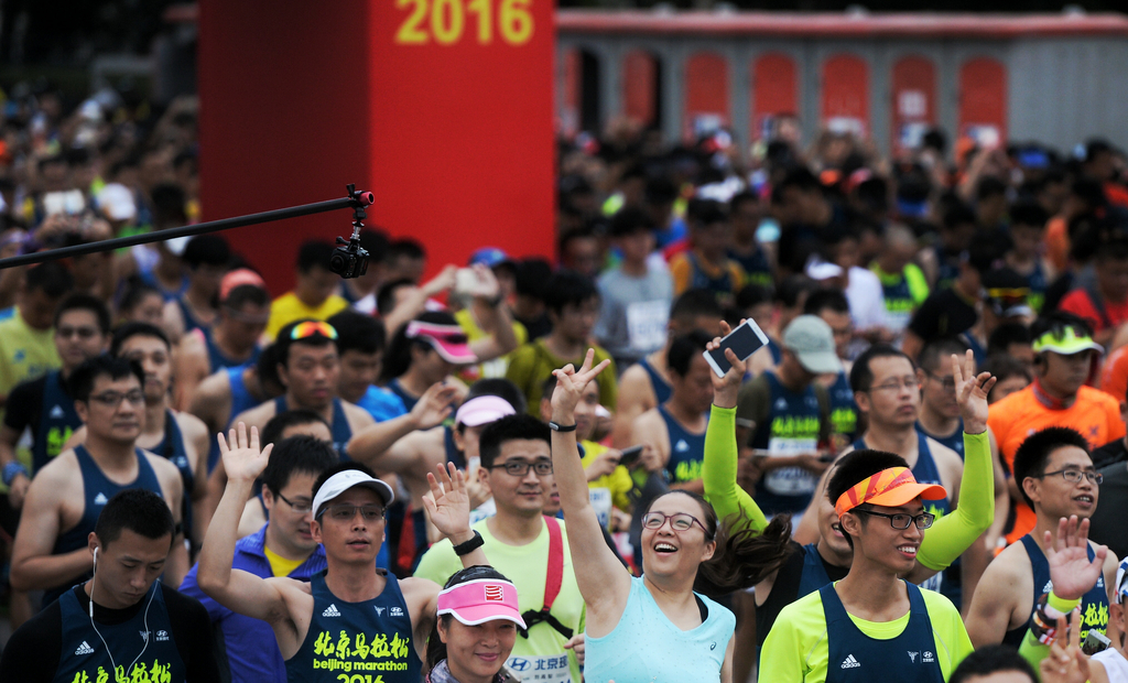 雄鸡唱晓: 2016马拉松引领健康中国 雄鸡唱晓: 2016马拉松引领健康中国