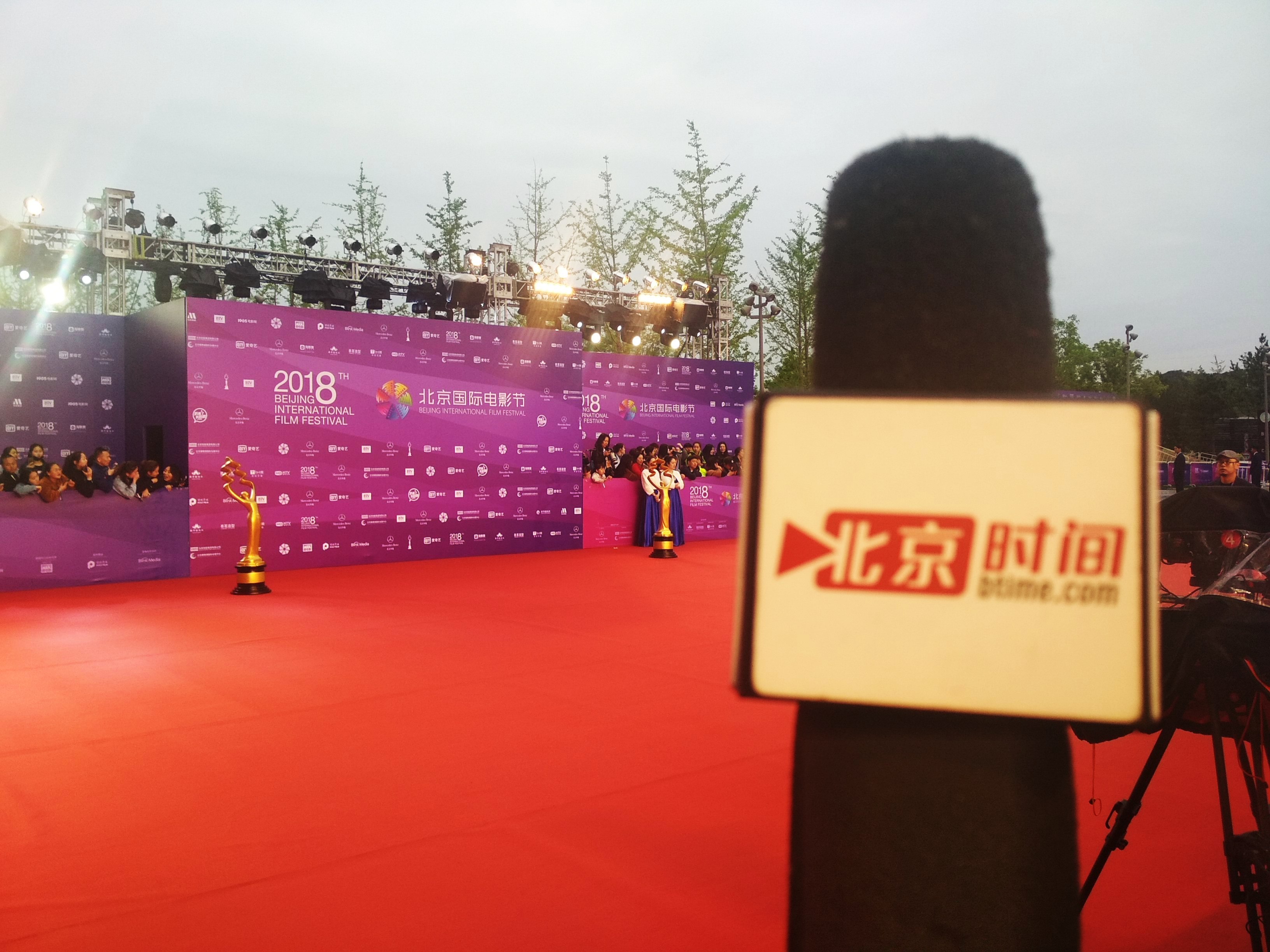 北京时间在第八届北京国际电影节现场为您送上最前沿资讯