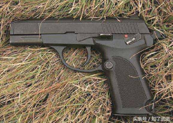 这把手枪的威力巨大,全世界尊称它为黑星手枪!
