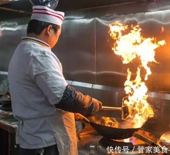 在烹饪的时候怎么样才能观察好火候,首先我们先来讲一下油炸怎么观察.