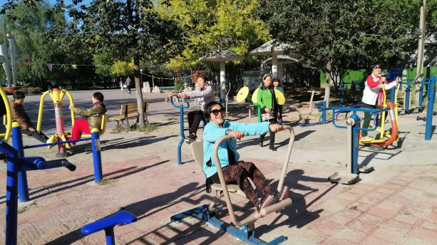 观里“金边银角”大变身,成了居民的健身乐园 观里“金边银角”大变身,成了居民的健身乐园